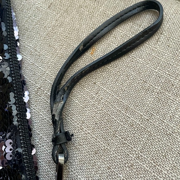 Gap Women’s Oversized Black/Silver Sequin Sparkle Bag with Wrist Strap - Picture 4 of 5